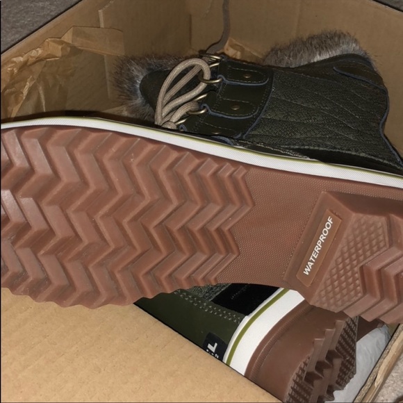 Sorel Boots - Picture 2 of 4